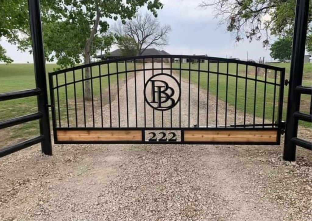 Custom Gate Manufacturing by Technicians in Texas
